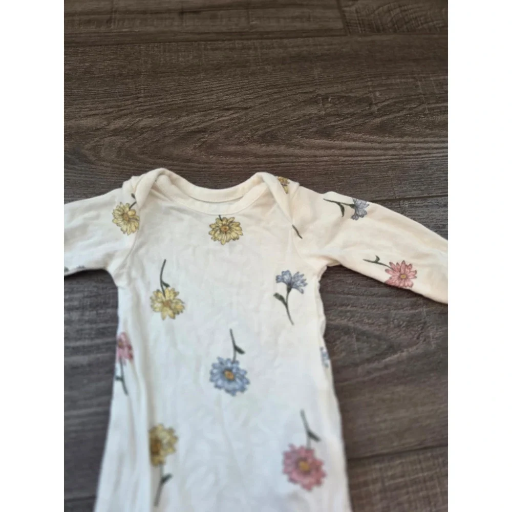 Carter's baby girl purely soft‎ line gown size preemie